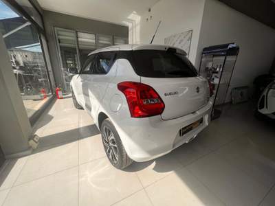 Suzuki Swift 1.2 Hybrid CVT Top Bianco usata Portoferraio