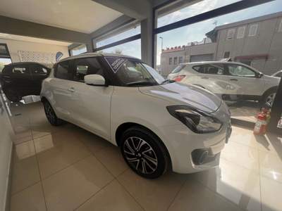 Suzuki Swift 1.2 Hybrid CVT Top Bianco usata Portoferraio