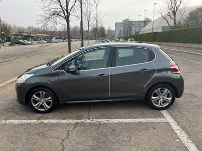Peugeot 208 PureTech 82 5 porte Allure Grigio usata Torino