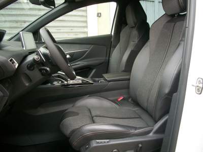 Peugeot 3008 GT Line Automatico + Pad-F1 Pelle+Cerchi19"+AudioFOCAL+Perlato Bianco usata GROTTAMINARDA