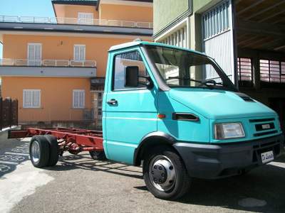 Iveco Daily 35-10 Motore 2.800cc TurboD Passo 3600mm a Telaio Verde usata GROTTAMINARDA