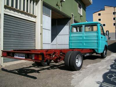 Iveco Daily 35-10 Motore 2.800cc TurboD Passo 3600mm a Telaio Verde usata GROTTAMINARDA