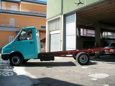 Iveco Daily 35-10 Motore 2.800cc TurboD Passo 3600mm a Telaio Verde usata GROTTAMINARDA