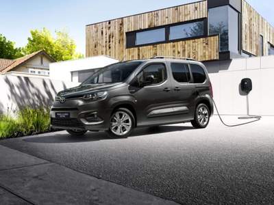 Toyota Proace Electric 50kWh L1 Short D Executive Grigio usata Scandiano