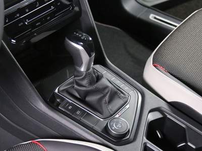Volkswagen Tiguan 2.0 TDI 200 CV SCR DSG 4MOTIOM Urban Sport Bianco usata Castelnuovo Rangone