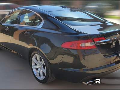 Jaguar XF Versione Premium Luxury Verde usata Sparanise