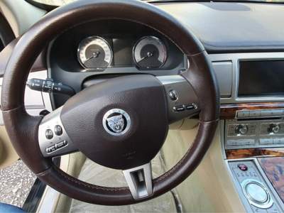 Jaguar XF Versione Premium Luxury Verde usata Sparanise
