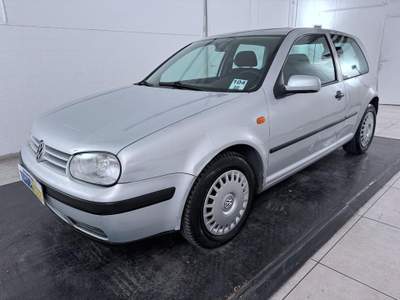 Volkswagen Golf 3p 1.6 Comfortline Argento usata Pescara