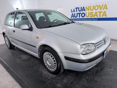 Volkswagen Golf 3p 1.6 Comfortline Argento usata Pescara