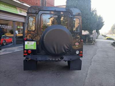 Land Rover Defender 110 2.4 TD4 Station Wagon SE Nero usata Nonantola