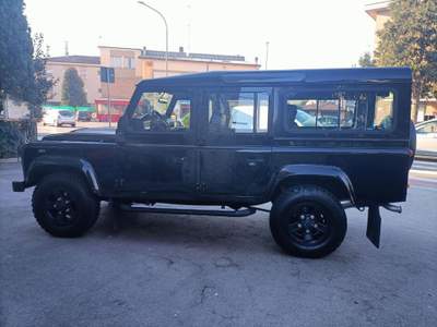 Land Rover Defender 110 2.4 TD4 Station Wagon SE Nero usata Nonantola