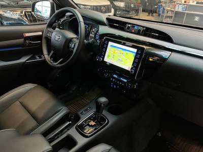 Toyota Hilux 2.8 D A/T  4 porte Double Cab Invincible Marrone usata Castelnuovo Rangone