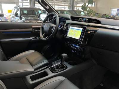 Toyota Hilux 2.8 D A/T  4 porte Double Cab Invincible Marrone usata Castelnuovo Rangone