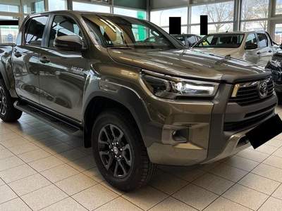 Toyota Hilux 2.8 D A/T  4 porte Double Cab Invincible Marrone usata Castelnuovo Rangone