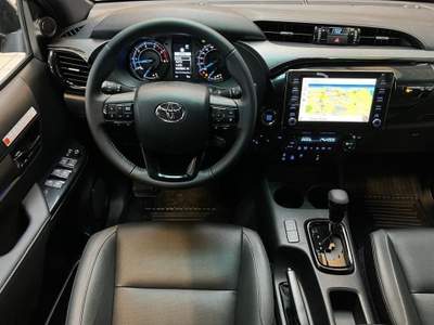 Toyota Hilux 2.8 D A/T  4 porte Double Cab Invincible Marrone usata Castelnuovo Rangone