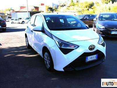 Toyota Aygo  5p 1.0 x-cool 72cv Bianco usata Aci Catena