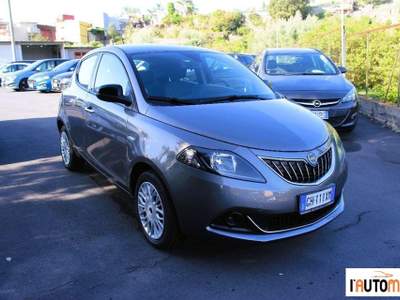 Lancia Ypsilon  1.0 firefly hybrid Silver s&s 70cv Grigio usata Aci Catena
