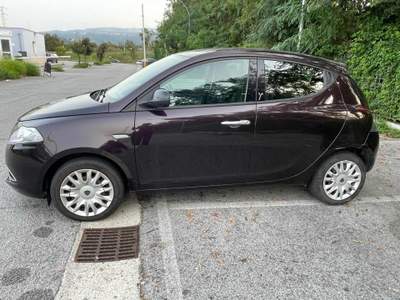 Lancia Ypsilon 1.2 69 CV 5 porte S&S Silver Nero usata AGROPOLI