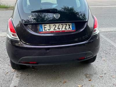 Lancia Ypsilon 1.2 69 CV 5 porte S&S Silver Nero usata AGROPOLI