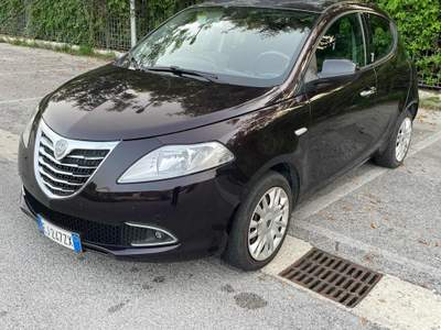 Lancia Ypsilon 1.2 69 CV 5 porte S&S Silver Nero usata AGROPOLI