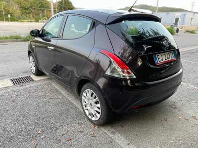 Lancia Ypsilon 1.2 69 CV 5 porte S&S Silver Nero usata AGROPOLI