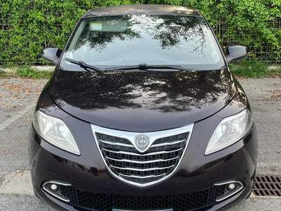 Lancia Ypsilon 1.2 69 CV 5 porte S&S Silver Nero usata AGROPOLI