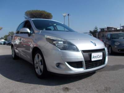 Renault Scénic 1.5 dCi 110CV Dynamique Argento usata San Giuseppe Vesuviano