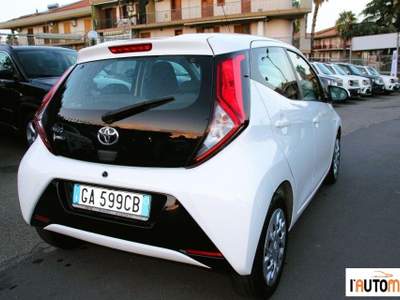 Toyota Aygo  5p 1.0 x-cool 72cv Bianco usata Aci Catena