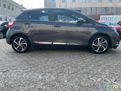 Toyota Yaris 1.5 Hybrid Style Grigio usata Faenza
