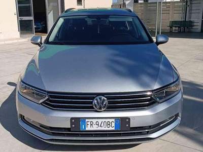 Volkswagen Passat 2.0 TDI DSG Business BlueMotion Tech Grigio usata Corato