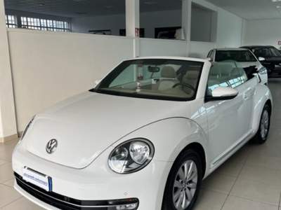 Volkswagen Maggiolino Cabrio 1.2 TSI Design Bianco usata Cormons