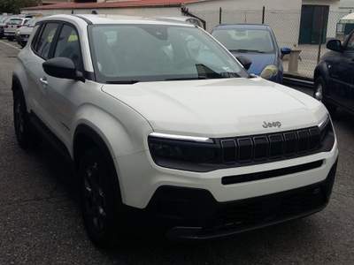 Jeep Avenger 1.2 Turbo Longitude colore LAKE Bianco usata Alba