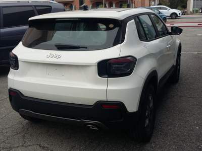 Jeep Avenger 1.2 Turbo Longitude colore LAKE Bianco usata Alba