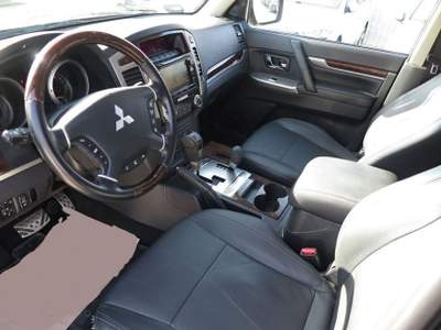 Mitsubishi Pajero 3.2 DI-D 16V aut. 7p. Top Nero usata Castelnuovo Rangone