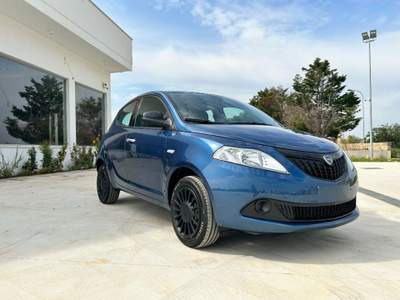 Lancia Ypsilon 1.0 FireFly 5 porte S&S Hybrid Silver Blu/Azzurro usata Poggiardo