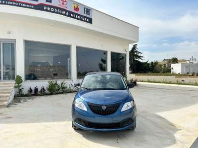 Lancia Ypsilon 1.0 FireFly 5 porte S&S Hybrid Silver Blu/Azzurro usata Poggiardo