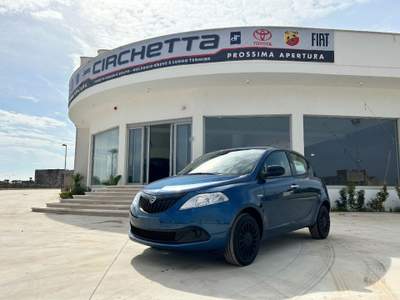 Lancia Ypsilon 1.0 FireFly 5 porte S&S Hybrid Silver Blu/Azzurro usata Poggiardo