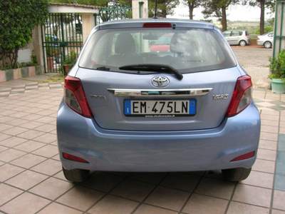 Toyota Yaris 1.4 D-4D 5 porte Lounge Blu/Azzurro usata Montemesola