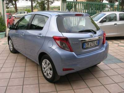 Toyota Yaris 1.4 D-4D 5 porte Lounge Blu/Azzurro usata Montemesola