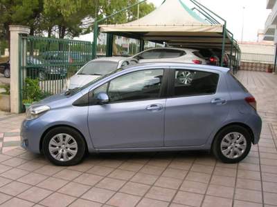 Toyota Yaris 1.4 D-4D 5 porte Lounge Blu/Azzurro usata Montemesola