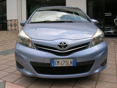 Toyota Yaris 1.4 D-4D 5 porte Lounge Blu/Azzurro usata Montemesola