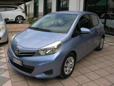 Toyota Yaris 1.4 D-4D 5 porte Lounge Blu/Azzurro usata Montemesola
