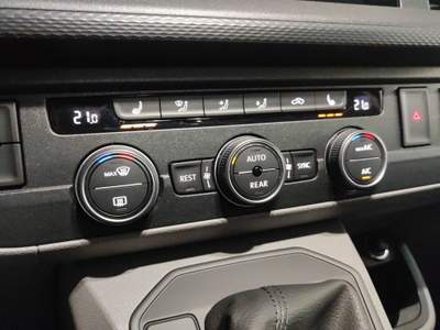 Volkswagen Caravelle 2.0 TDI 150CV DSG Comfortline Nero usata Castelnuovo Rangone