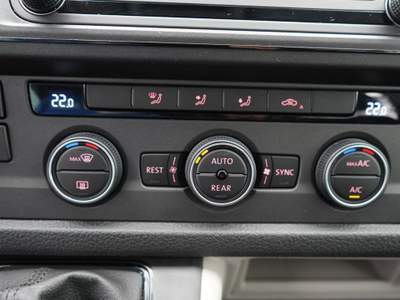 Volkswagen Caravelle 2.0 TDI 150CV DSG Trendline Beige usata Castelnuovo Rangone