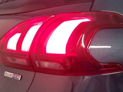 Peugeot 2008 Unico proprietario - non fumatore Verde usata Brescia