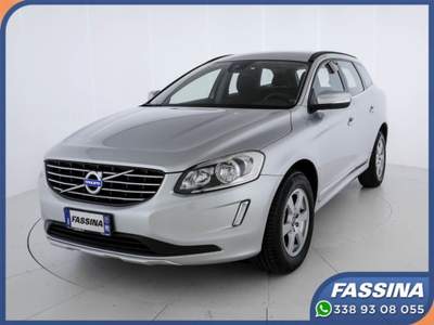 Volvo XC60 D4 AWD Geartronic Momentum Argento usata Milano