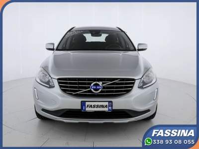 Volvo XC60 D4 AWD Geartronic Momentum Argento usata Milano