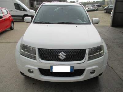 Suzuki Grand Vitara 4 X 4 Bianco usata Bracciano