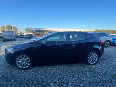 Volvo V40 D2 Geartronic Momentum Blu/Azzurro usata Pinerolo