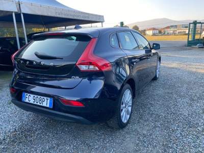 Volvo V40 D2 Geartronic Momentum Blu/Azzurro usata Pinerolo